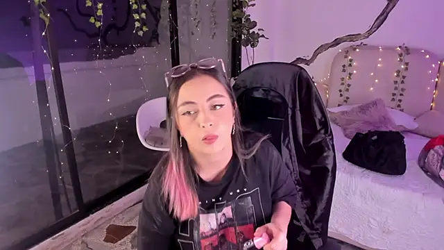 SarahCastro1  online show from November 11, 5:07 am