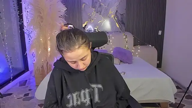 SarahCastro1  online show from March 7, 4:20 am