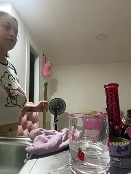 SarahCastro1  online show from July 10, 11:29 pm