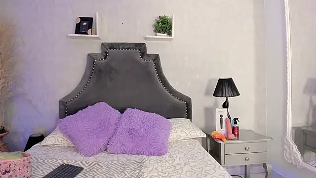 SarahCastro1  online show from July 19, 4:27 am