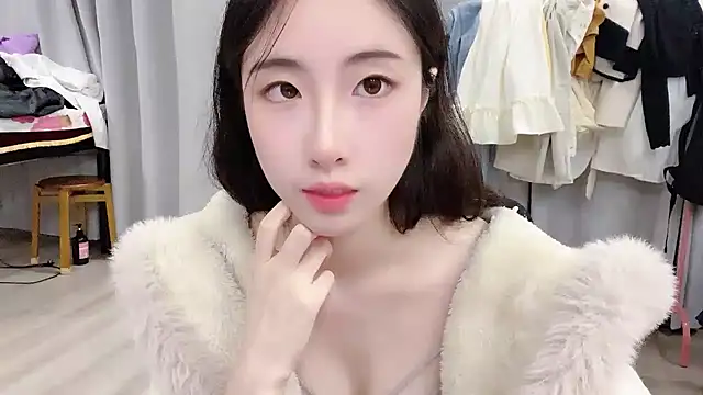 Freya7777 online show from October 12, 1:43 pm