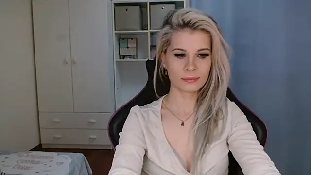 KristineGlow online show from April 28, 6:18 am