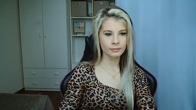 KristineGlow online show from May 19, 6:31 am