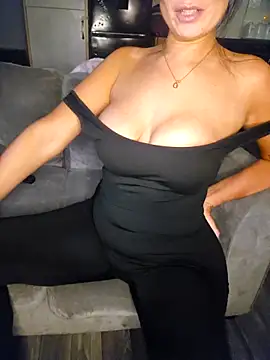 Snapshot of KissMeKylie chatting on December 17, 11:11 pm KissMeKylie online show from December 17, 11:11 pm