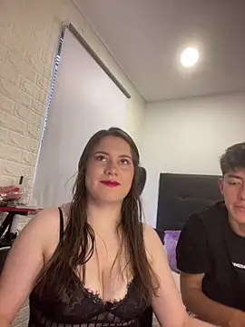 Snapshot of lizedandpeter chatting on September 9, 11:21 am lizedandpeter online show from September 9, 11:21 am