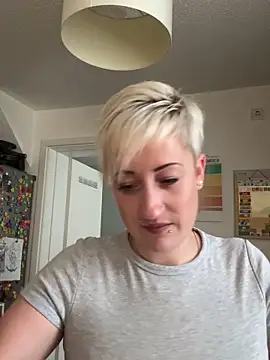 Snapshot of Rozendefotz chatting on September 18, 6:04 am Rozendefotz online show from September 18, 6:04 am