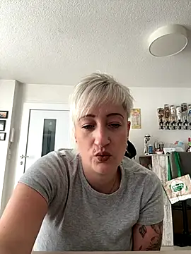 Snapshot of Rozendefotz chatting on September 20, 8:04 am Rozendefotz online show from September 20, 8:04 am