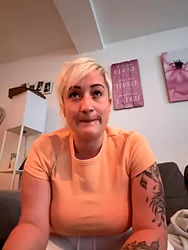 Snapshot of Rozendefotz chatting on September 21, 4:19 pm Rozendefotz online show from September 21, 4:19 pm