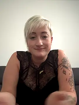 Snapshot of Rozendefotz chatting on October 4, 10:24 am Rozendefotz online show from October 4, 10:24 am