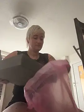 Snapshot of Rozendefotz chatting on October 7, 7:38 am Rozendefotz online show from October 7, 7:38 am