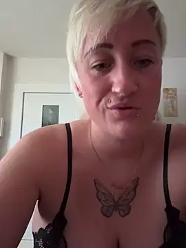 Snapshot of Rozendefotz chatting on October 26, 2:34 pm Rozendefotz online show from October 26, 2:34 pm