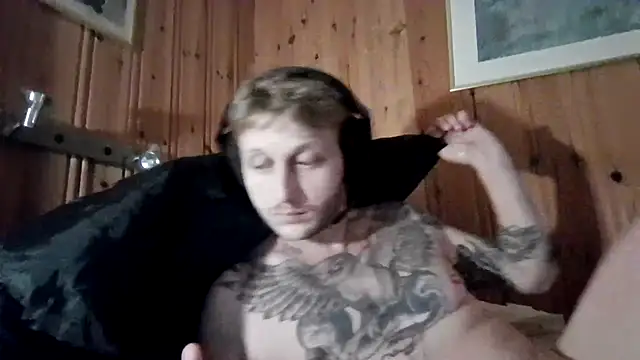 Snapshot of oddjaro chatting on July 28, 3:02 am oddjaro online show from July 28, 3:02 am