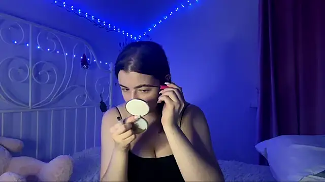 HoneyMist online show from October 4, 6:06 pm