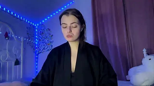 HoneyMist online show from October 12, 6:07 pm