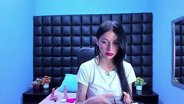 Dulce Miaa  online show from February 25, 5:44 pm