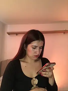 BrunnetAri  online show from October 31, 3:02 pm