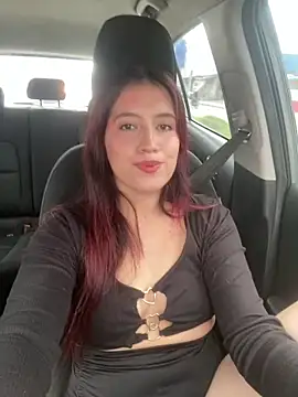 Snapshot of BrunnetAri_ chatting on April 4, 7:55 pm BrunnetAri online show from April 4, 7:55 pm