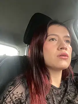 Snapshot of BrunnetAri_ chatting on April 17, 2:53 pm BrunnetAri online show from April 17, 2:53 pm