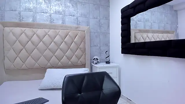 Snapshot of RoxanneStorm_ chatting on November 11, 12:49 pm RoxanneStorm online show from November 11, 12:49 pm