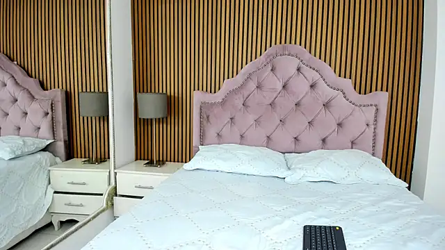 Snapshot of RoxanneStorm_ chatting on November 24, 12:38 pm RoxanneStorm online show from November 24, 12:38 pm