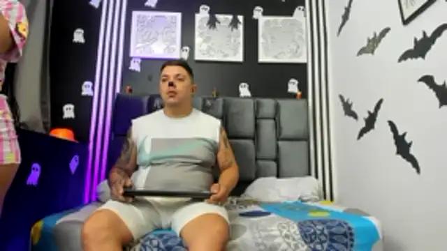 Hornycouple Hot online show from October 15, 12:38 pm