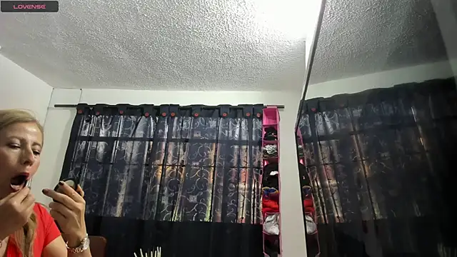 Snapshot of vanesa_mystic2 chatting on October 30, 12:28 pm vanesa mystic2 online show from October 30, 12:28 pm