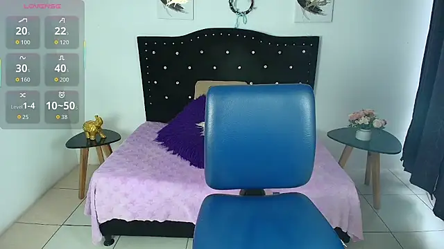 SammySmall F w online show from November 4, 9:36 pm