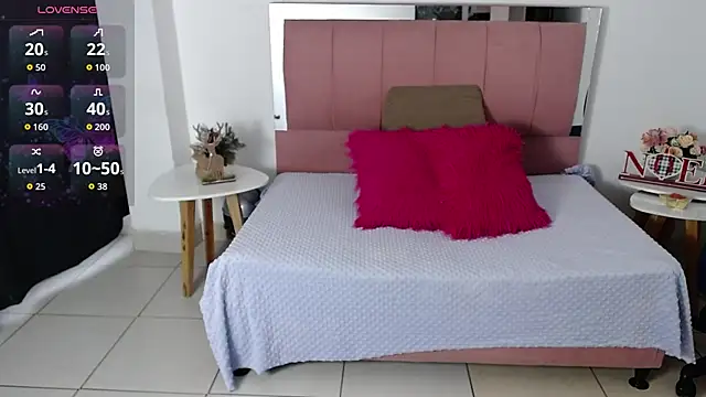 Snapshot of SammySmall_F_w chatting on December 18, 9:32 pm SammySmall F w online show from December 18, 9:32 pm