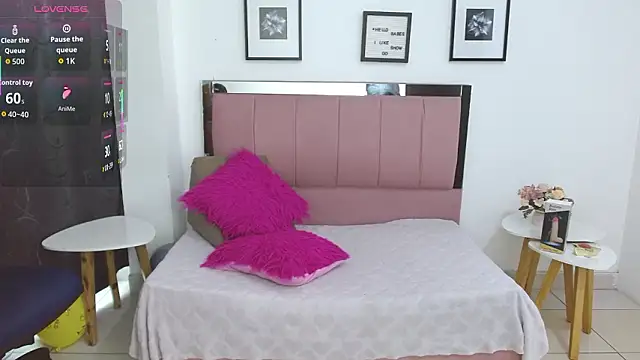 Snapshot of SammySmall_F_w chatting on February 2, 10:19 pm SammySmall F w online show from February 2, 10:19 pm