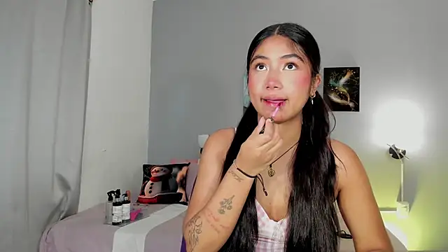 KimTayloor1 online show from November 20, 7:35 pm