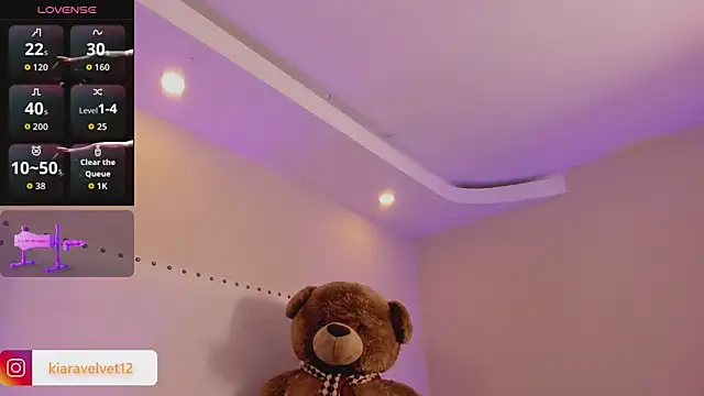 kiara velvet  online show from December 17, 1:33 am