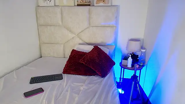 Snapshot of elizawiliamst chatting on July 28, 12:48 pm elizawiliamst online show from July 28, 12:48 pm