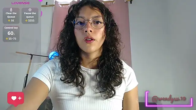 Snapshot of WendySuns_ chatting on September 16, 6:09 pm WendySuns online show from September 16, 6:09 pm