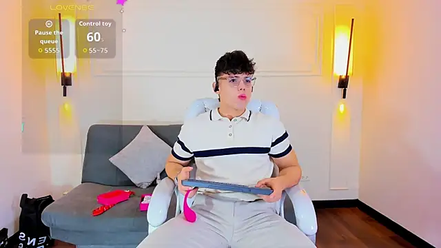 Snapshot of Jhoumod_21 chatting on September 29, 12:32 pm Jhoumod 21 online show from September 29, 12:32 pm