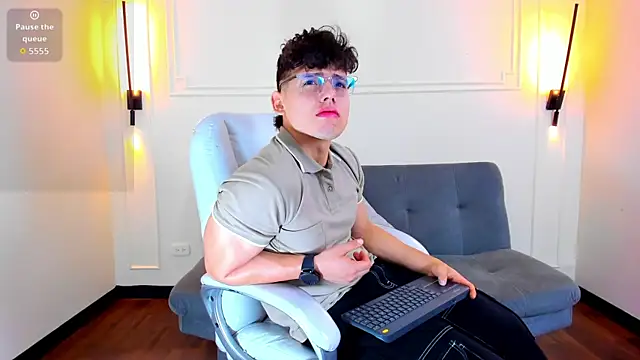 Snapshot of Jhoumod_21 chatting on October 1, 10:21 am Jhoumod 21 online show from October 1, 10:21 am