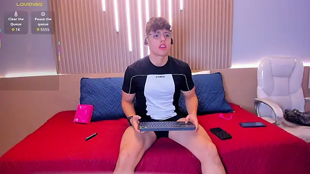 Snapshot of Jhoumod_21 chatting on October 8, 10:35 am Jhoumod 21 online show from October 8, 10:35 am