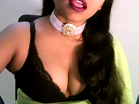 Snapshot of hottest_mahii chatting on November 1, 5:09 am hottest mahii online show from November 1, 5:09 am