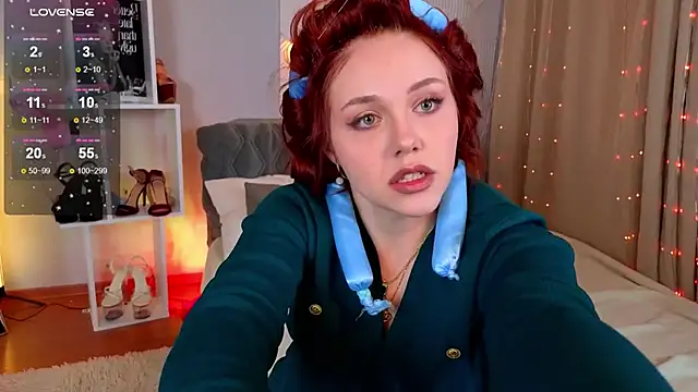 Snapshot of PollyVinice chatting on November 13, 4:00 am PollyVinice online show from November 13, 4:00 am