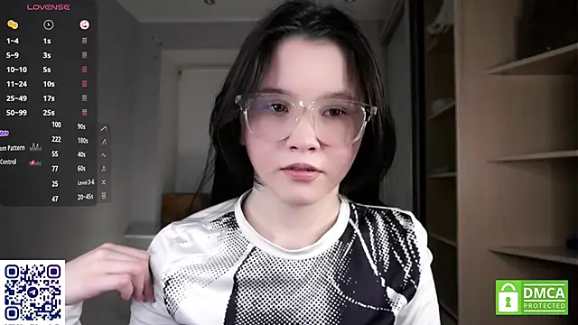 Snapshot of DelphaDivenere chatting on October 26, 5:41 pm DelphaDivenere online show from October 26, 5:41 pm