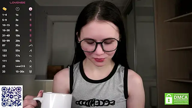 Snapshot of DelphaDivenere chatting on November 3, 6:20 pm DelphaDivenere online show from November 3, 6:20 pm