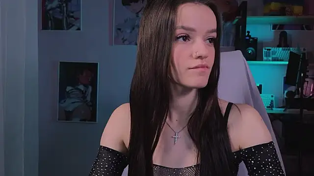 Snapshot of E_l_i_z_e_ chatting on February 19, 5:14 am E l i z e online show from February 19, 5:14 am