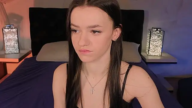 Snapshot of E_l_i_z_e_ chatting on March 13, 5:14 am E l i z e online show from March 13, 5:14 am