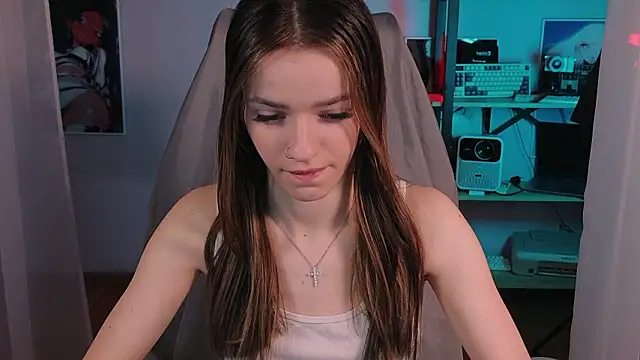 Snapshot of E_l_i_z_e_ chatting on March 27, 5:13 am E l i z e online show from March 27, 5:13 am