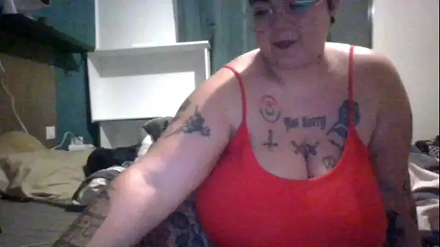 Snapshot of PirateXL chatting on March 5, 11:34 pm PirateXL online show from March 5, 11:34 pm