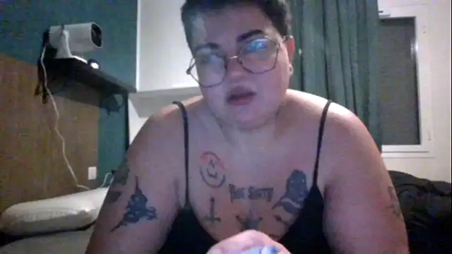 Snapshot of PirateXL chatting on March 19, 12:25 am PirateXL online show from March 19, 12:25 am