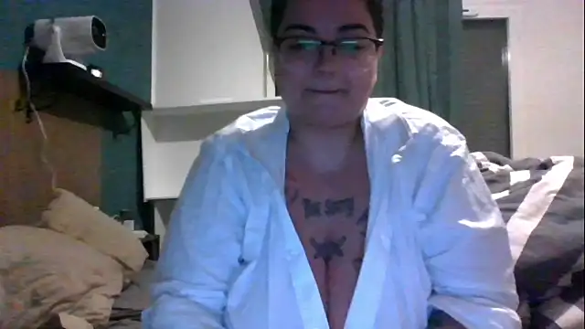 Snapshot of PirateXL chatting on March 20, 12:59 am PirateXL online show from March 20, 12:59 am