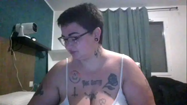 Snapshot of PirateXL chatting on March 24, 12:37 am PirateXL online show from March 24, 12:37 am