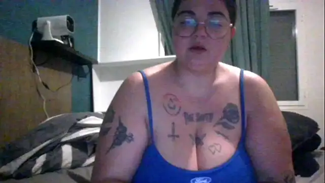 Snapshot of PirateXL chatting on March 26, 11:54 pm PirateXL online show from March 26, 11:54 pm