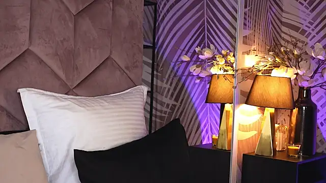 EvaRhea online show from December 2, 3:56 am