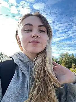 LunaMillie online show from September 14, 9:08 am